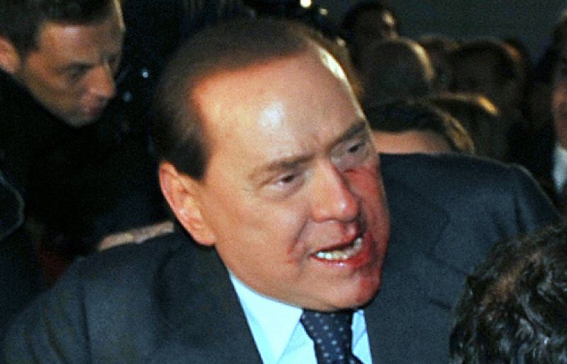 Interceptan a un joven mientras intentaba entrar a saludar a Berlusconi