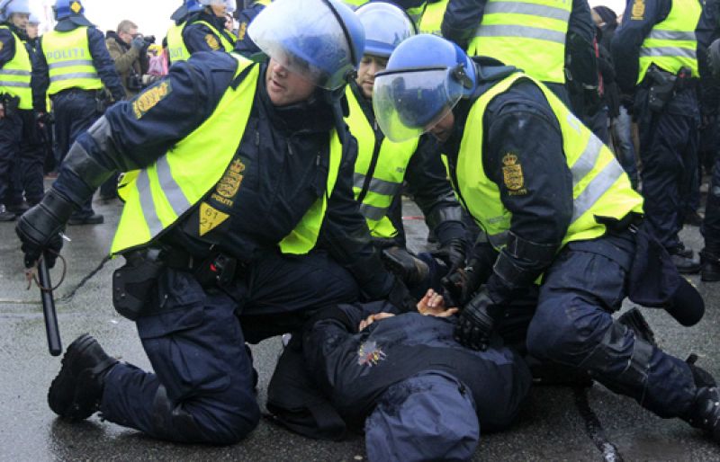 La Policía cierra la Cumbre del clima mientras el caos se adueña de Copenhague