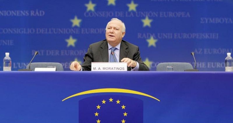 Moratinos garantiza que España no hará la "competencia" a los nuevos dirigentes