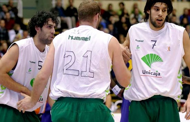 El Unicaja prosigue su remontada