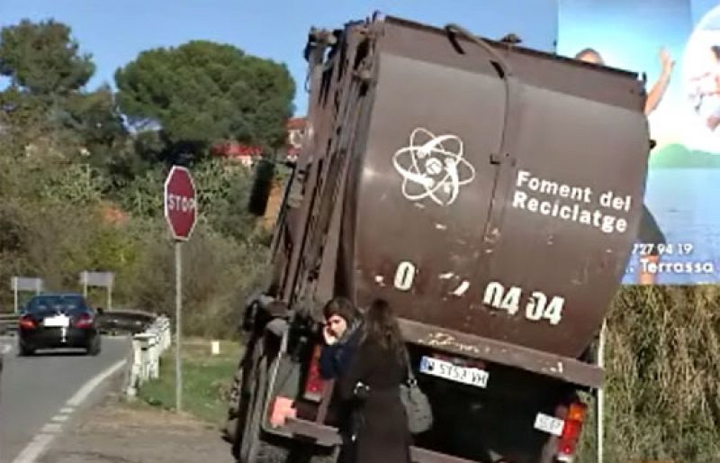 Mueren cuatro jóvenes en Sabadell al chocar su vehículo contra un camión de basura