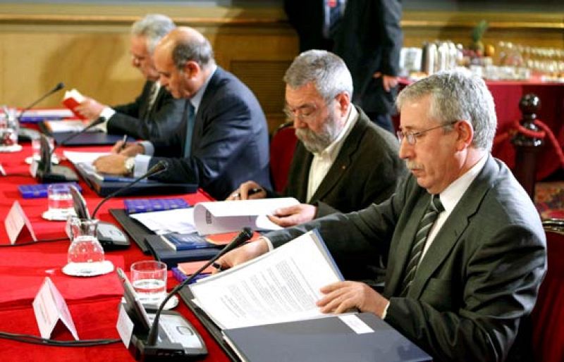 La patronal y los sindicatos retoman la negociación colectiva