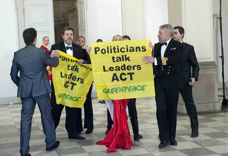 Miles de personas piden en internet la liberación del Director de Greenpeace España