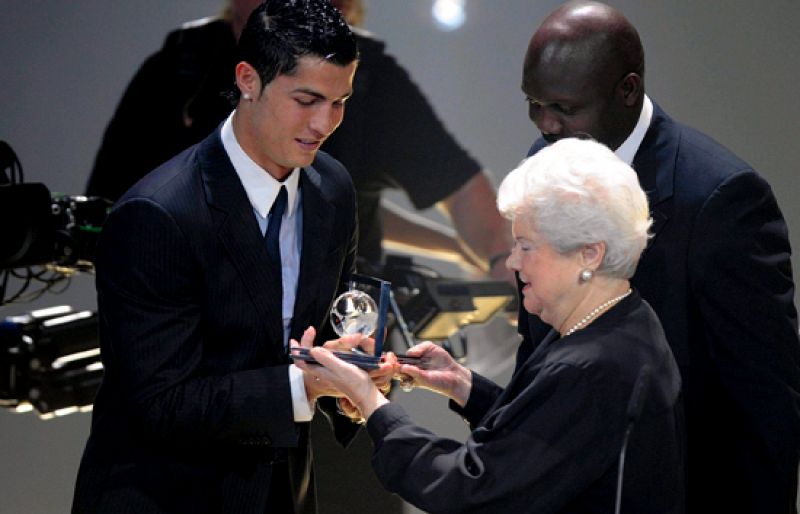 Ronaldo, "Premio Puskas" al "Gol más Bonito"