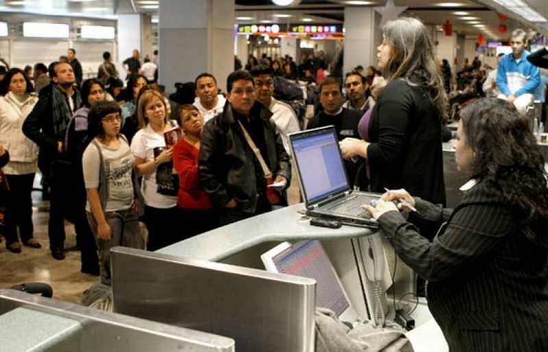 Fomento fleta aviones para viajes de vuelta y afectados de Air Comet con "urgente necesidad"