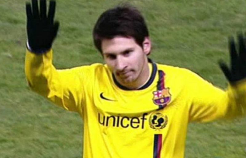 Messi regatea el Cataluña - Argentina y se va de vacaciones