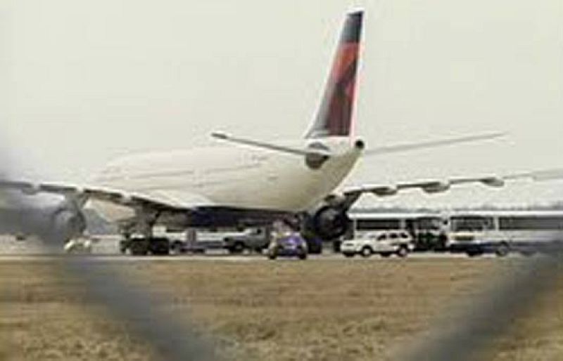 Arrestan a otro pasajero en un vuelo entre Amsterdam y Detroit