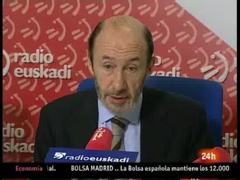 Rubalcaba cree que un secuestro sería "compatible" con el debate interno de ETA