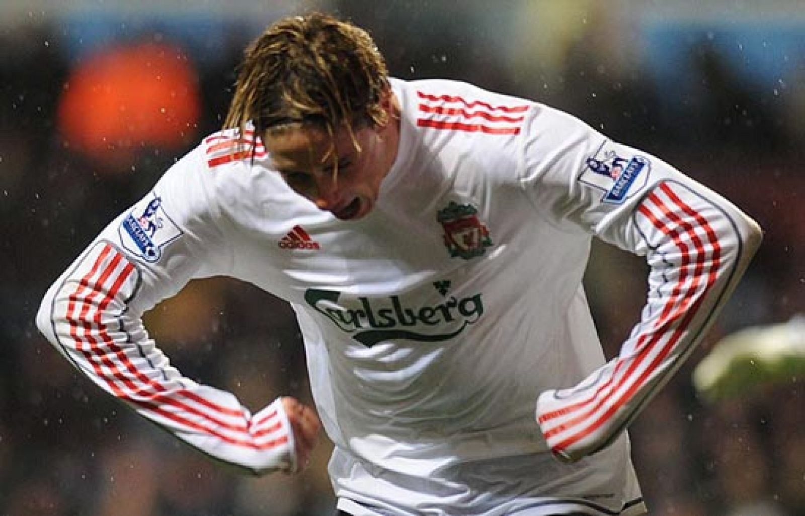 Fernando Torres ha sido, gracias al gol de la victoria ante el Aston Villa, el jugador que en menos tiempo ha conseguido llegar a la cifra de los 50 goles, en los 107 años de historia del Liverpool.