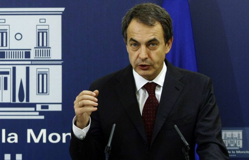 Zapatero afirma que en 2010 se pasará "de la recesión a la recuperación" y se creará empleo