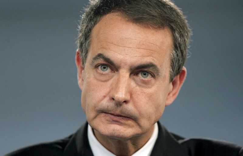Zapatero afirma que el anuncio de Rubalcaba forma parte de la "estrategia" antiterrorista