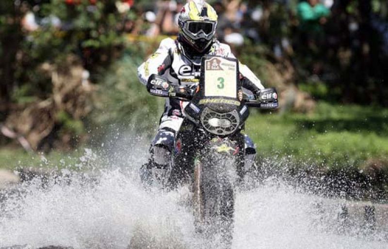 'Nani' Roma y Carlos Sainz marcan el ritmo del Dakar