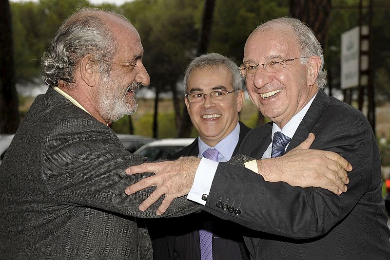 Caja Duero y Caja España segurirán este lunes con las negociaciones para la posible fusión
