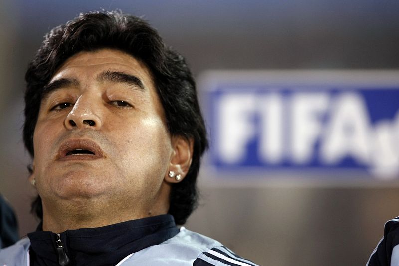 Los pendientes incautados a Maradona serán subastados el día 14 de enero