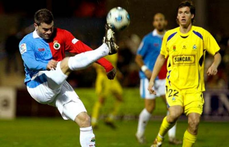 La fortuna esquiva al Alcorcón ante el Racing