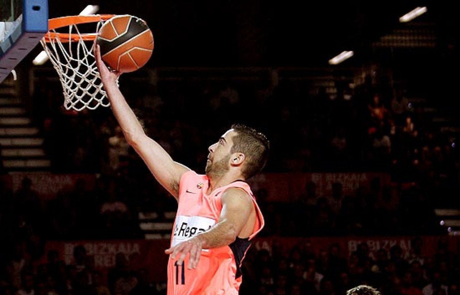 Los blaugranas vencen 64-90 al Asvel en su cancha con un recital de Rubio y Navarro. El Unicaja, ya clasificado para la siguiente fase aunque sin la segunda plaza del grupo asegurada, perdió con estrépito ante los franceses del Entente Orleanaise.