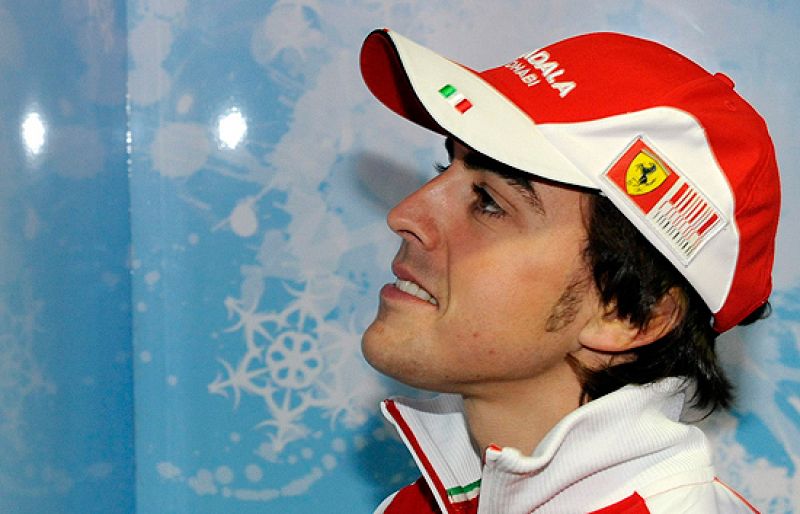 Alonso ya luce el 'rojo Ferrari'