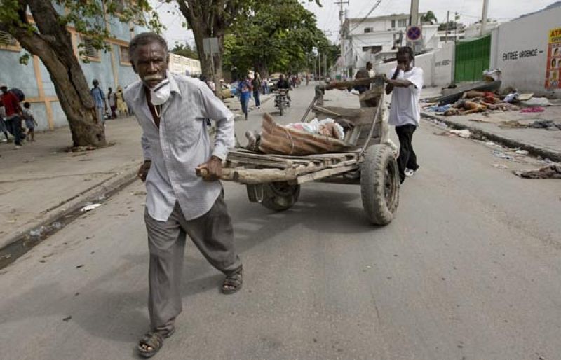 Los haitianos saquean la ayuda humanitaria