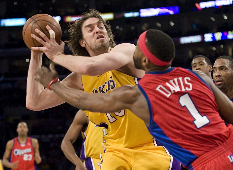 Gasol arrasa en su regreso a la cancha