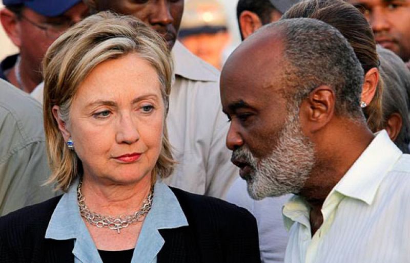 Hillary Clinton lleva personalmente a Haití la solidaridad de Estados Unidos