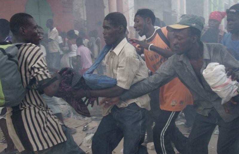 Los saqueos violentos crecen ante una policía desbordada y una población desesperada en Haití