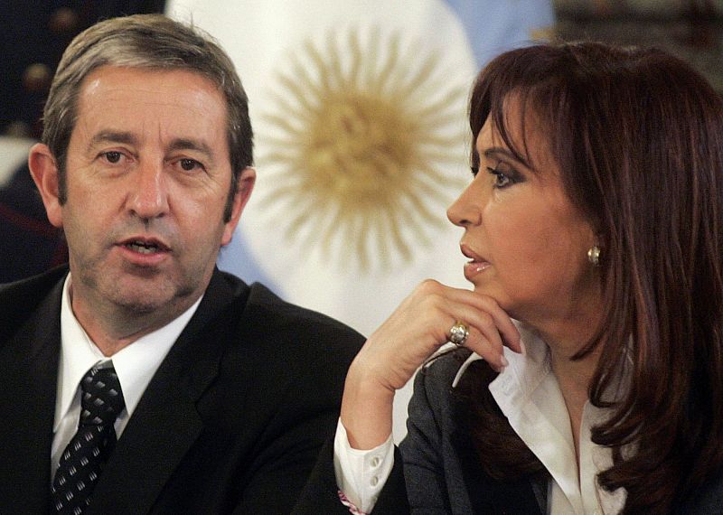 Cristina Fernández suspende un viaje a China porque no se fía del vicepresidente Cobos