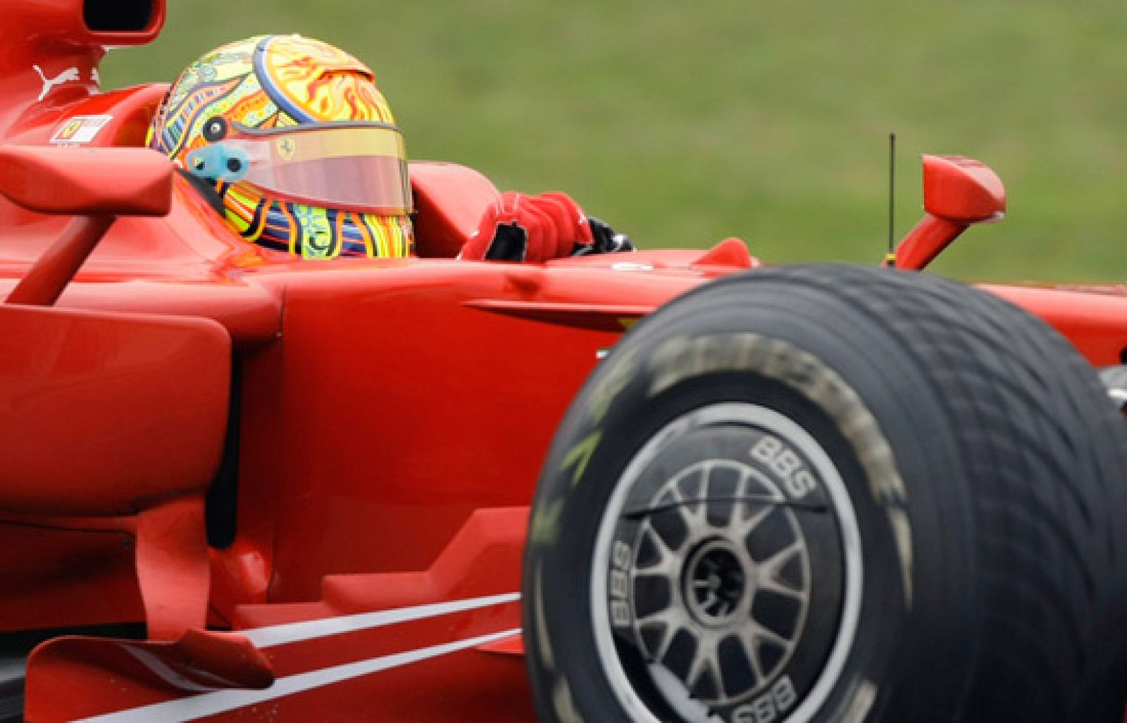 A Valentino Rossi se le ha atragantado su primer día de entrenamientos con Ferrari en Montmeló.