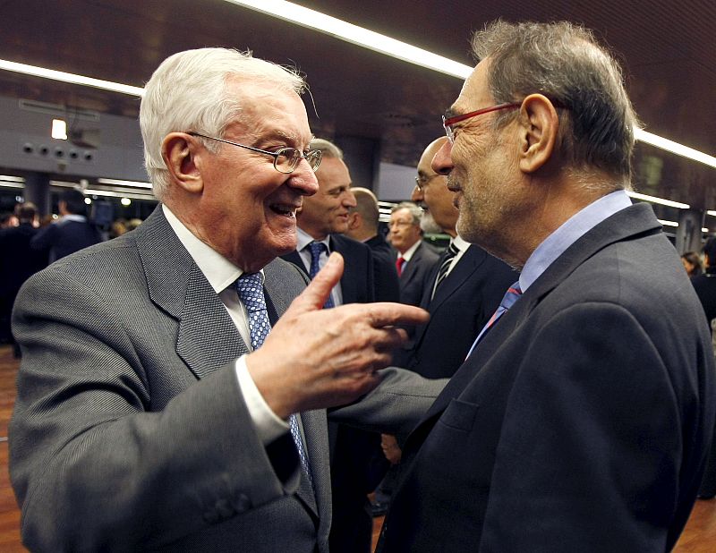 El Rey concede el Toisón de Oro a Javier Solana y a Víctor García de la Concha