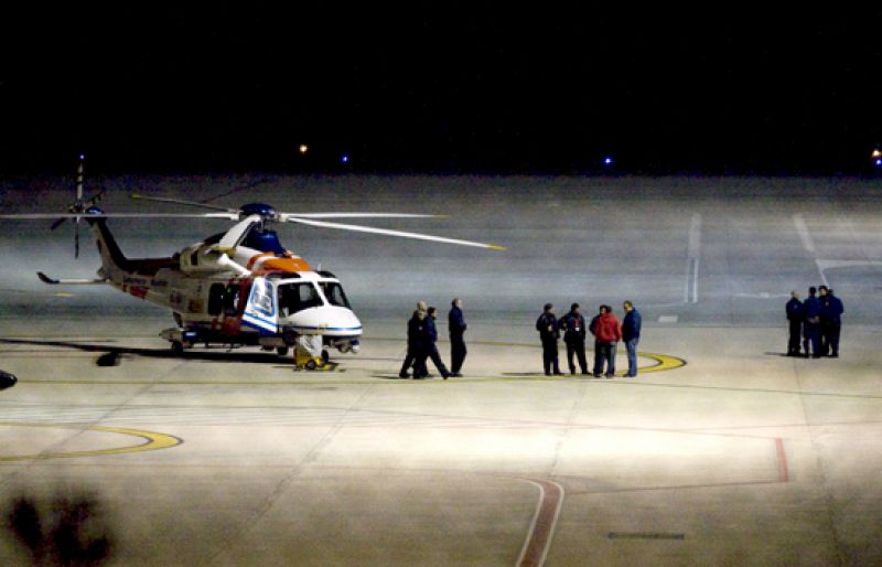 Continúa la búsqueda de los tripulantes del helicóptero que se hundió en Almería