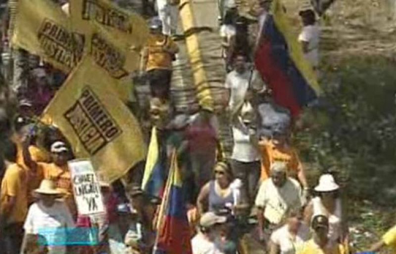 Oficialistas y opositores toman las calles de Caracas en un clima electoral