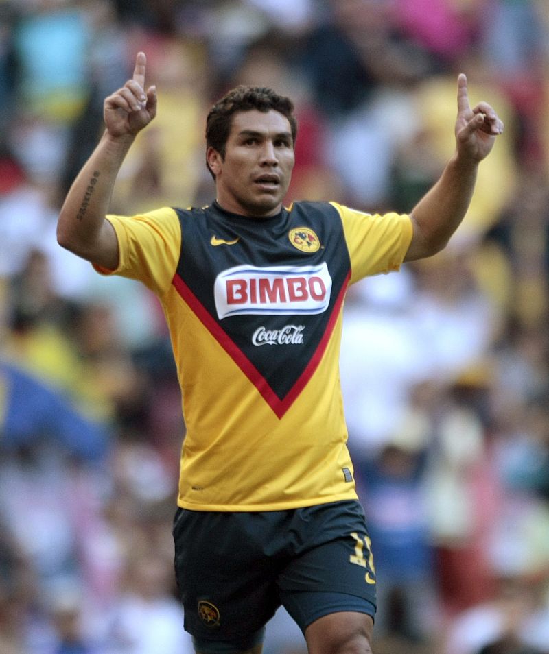 El paraguayo Cabañas recibe un balazo en la cabeza