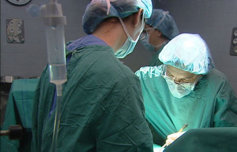 Concluye tras 30 horas en un hospital sevillano el segundo trasplante de cara en España