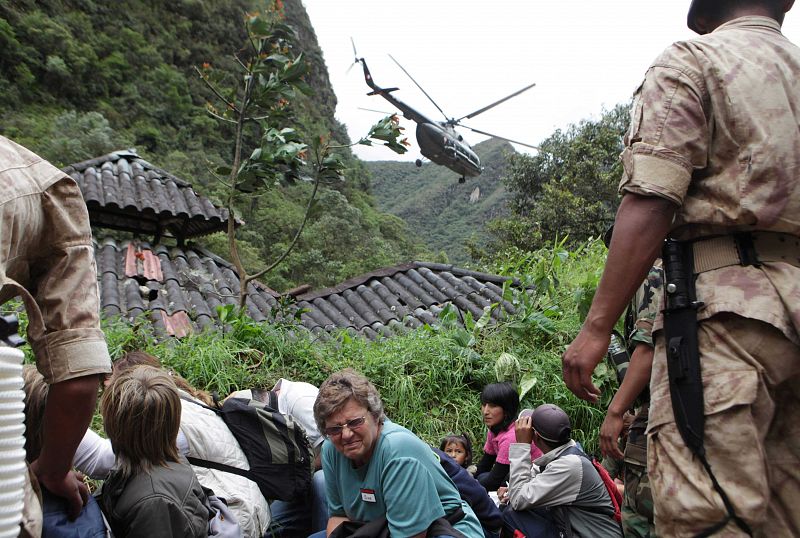 Perú espera finalizar la evacuación de los turistas aislados en tres días por helicóptero