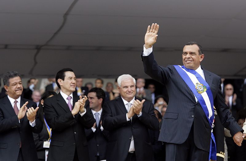 Lobo, investido presidente de Honduras: "Hemos salido de la peor crisis de nuestra democracia"