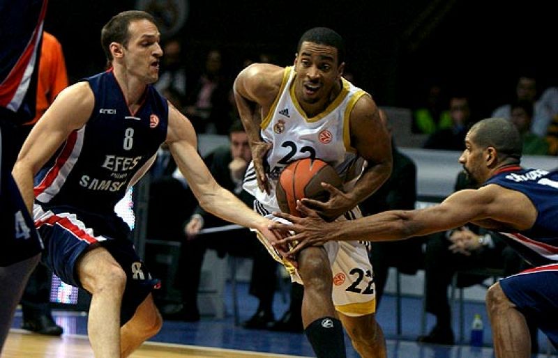 El Real Madrid sufre para vencer al Efes Pilsen