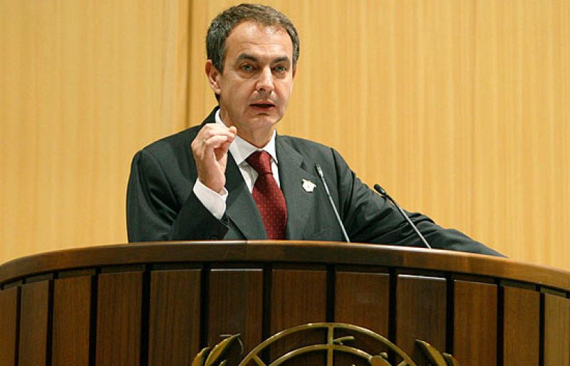 Zapatero insta a la comunidad internacional a luchar contra el terrorismo y la pobreza  en África