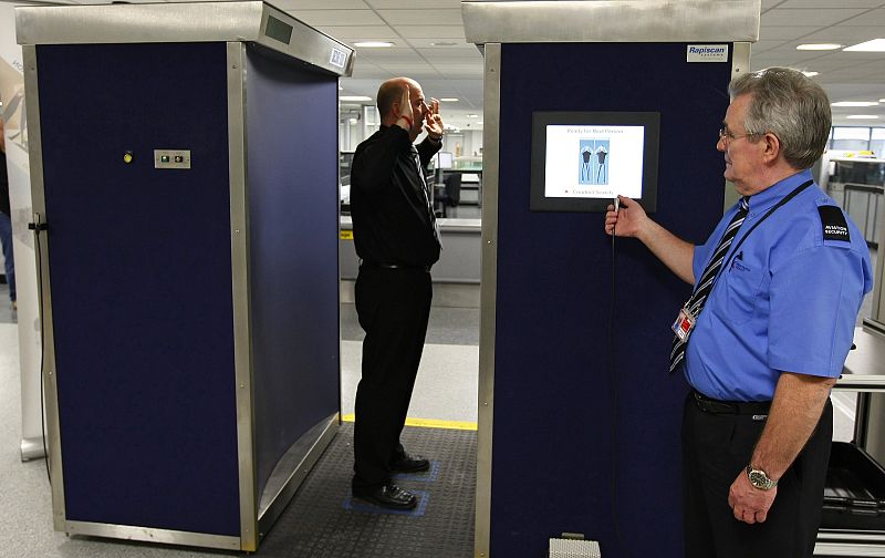 Los aeropuertos británicos empiezan a utilizar escáneres corporales