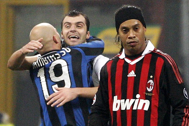Ronaldinho preparó el derbi con el Inter de fiesta en un hotel de Milán