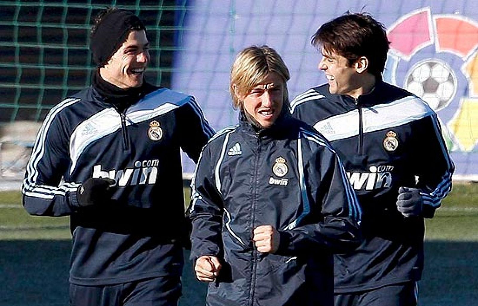 El Real Madrid se enfrenta al momento clave de la temporada, donde se juega el futuro en Champions y en Liga. Por suerte para Pellegrini, las bajas están volviendo a incorporarse a los entrenamientos. Higuaín y Diarrá son los primeros en volver al gr