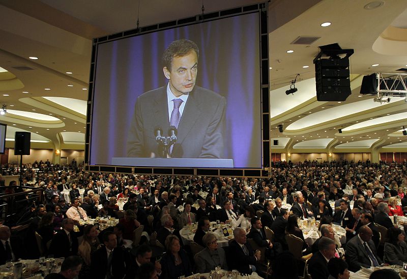 Zapatero pide a las empresas estadounidenses que sigan invirtiendo en España