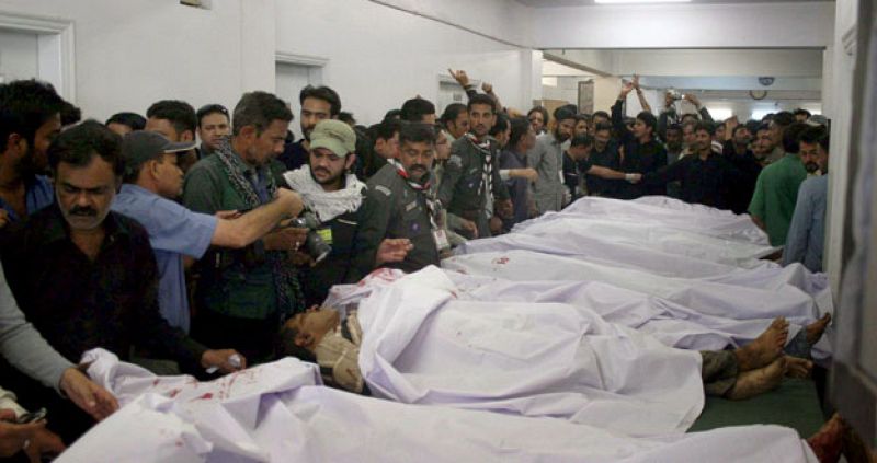 Un doble atentado contra peregrinos chiíes deja al menos 30 muertos en Pakistán