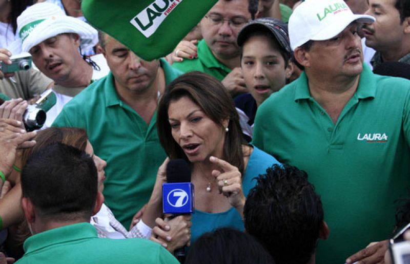 Costa Rica elige presidenta a Laura Chinchilla