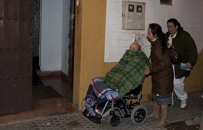 Seis muertos y 12 heridos en el incendio de una residencia de ancianos en Sevilla