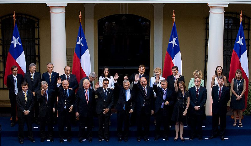 Piñera incluye a un pinochetista y a un opositor en el nuevo Gobierno chileno
