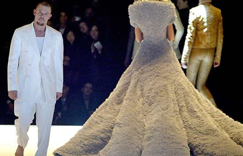 Aparece muerto en su domicilio de Londres el diseñador Alexander McQueen