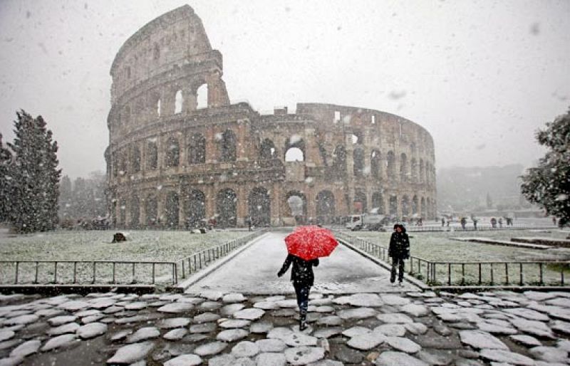 La nieve cubre Roma por primera vez desde hace más de 20 años