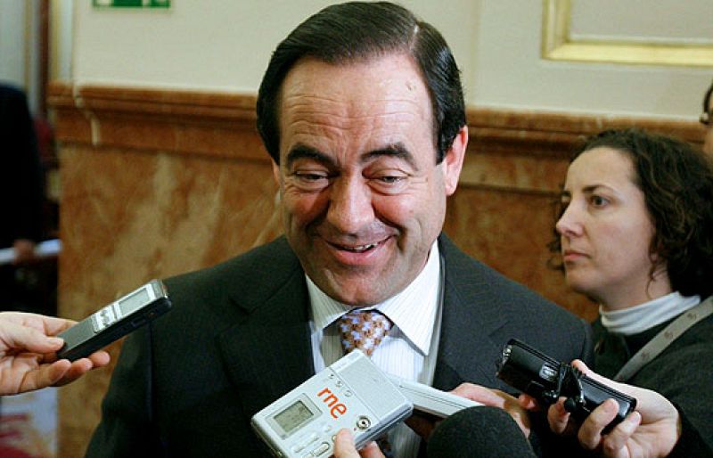 Bono considera "normal" que el Rey se interese por lo que pasa en España