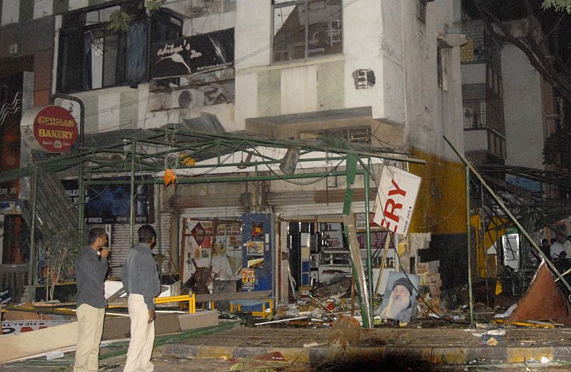 Al menos nueve muertos al explotar una bomba en un restaurante de la India