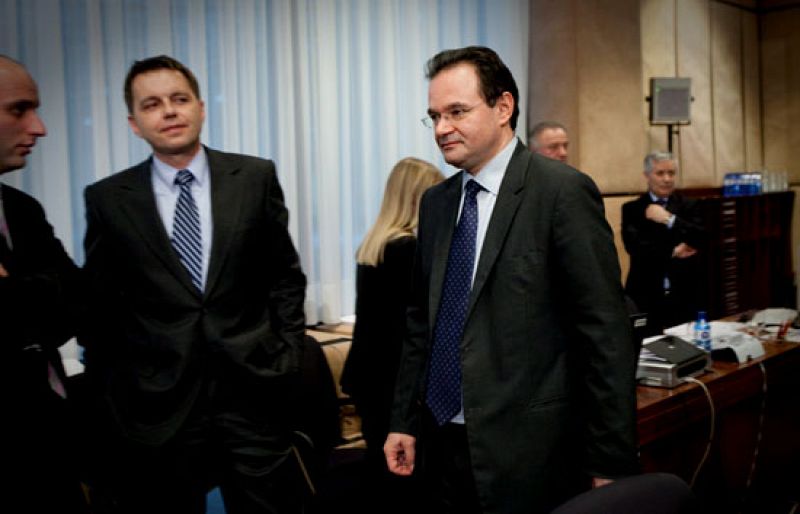 Grecia reclama un apoyo "más explícito" de la UE ante "los ataques de los mercados"