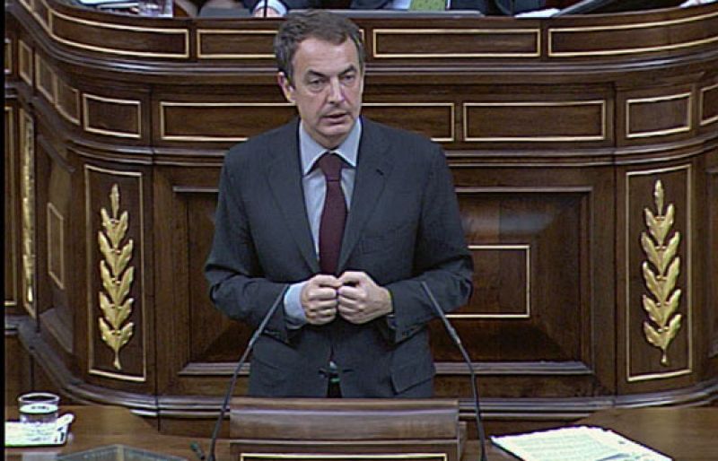 Zapatero reta a Rajoy: "Si tiene valentía y coraje político presente una moción de censura"